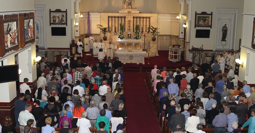 The CATHOLIC THING: What ‘on earth’ are Catholics doing at Sunday Mass? IMAGE