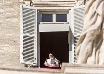Pope Francis denounces corrupted Vatican in Christmas greeting IMAGE
