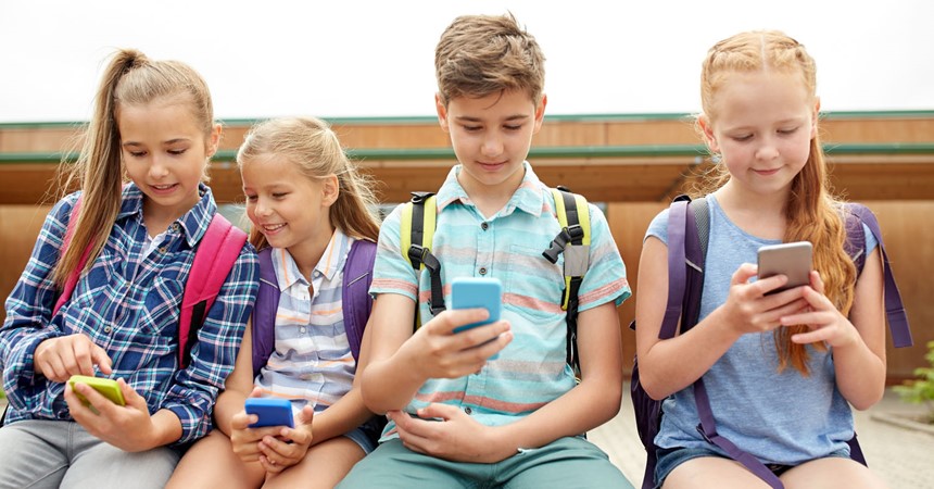 Did your child get a mobile phone for Christmas? It's time to set some ground rules IMAGE