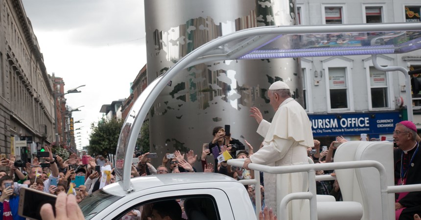 Pope Francis gifts a car to homeless in Dublin IMAGE
