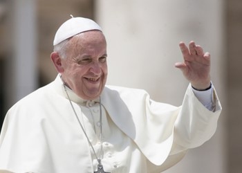 Pope Francis celebrates his 82nd birthday by hosting a party for sick children IMAGE